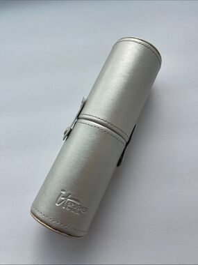 it cosmetics Silver Cylindrical Makeup Brush Holder Case